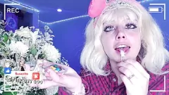Afspelen Kleine Aziatische tienerbabe van 18 jaar Andy krijgt Nucita Rainbow over haar mooie gezicht