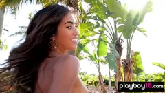 Oynat Petite Latina Katherinne Sofia'nın Açık Havada Solo Am Gösterisi