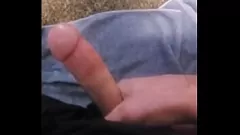 Jouer Branlette de grosse bite : Derek Russo se branle et jouit fort