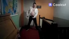 Oynat Ofis Salonu'nda Halka açık mastürbasyon: Adrian Jabłoński CUMS takım elbise