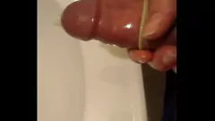 Oynat Asian Handjob ile Japonca Boyutlu Dick: Cums Inside Prezervatif