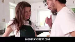 Jouer Stepmom et Teen GF s'associent pour la destruction hardcore nnn