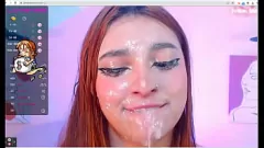 Abspielen Spuckende heiße Latina wird vor der Webcam wild mit einem Dildo