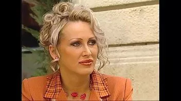 Redare Blonda fututa in cur si in pizda si slobozita pe fata