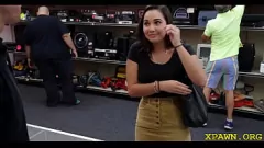 Riproduci Karlee Gray nella sorprendente scena del negozio hardcore con culo grosso e tette naturali