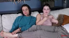 Afspelen Hete meiden bespreken anale dominantie en vernedering in de nasleep van ruige seks
