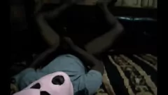 Oynat Genç abanoz tüm gün büyük bir horoz ile onu kedi mastürbasyon yapıyor ve büyük bir boşalma ile bitiyor