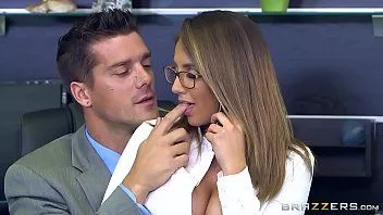 Reproduzir Layla London fodida por advogado após julgamento