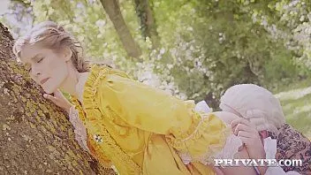 Redare Sex in natura cu Nicki o curva ce ii place sexul in natura