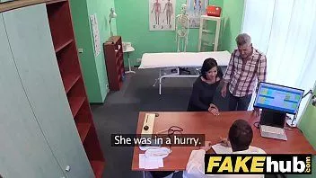 Abspielen Sex im Krankenhaus mit einem vergewaltigten Patienten
