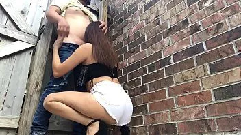 Riproduci Film xxx con piccole milf penetrate con ampi cazzi per via orale in campagna con contadini