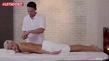Redare Masaj erotic cu blonda bunaciune dornica de pula si sperma