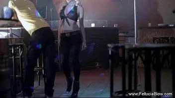 Putar Mencari seseorang untuk memberikan blowjob