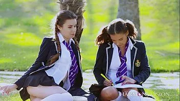 Riproduci Due studentesse inculate dal professore arrapato