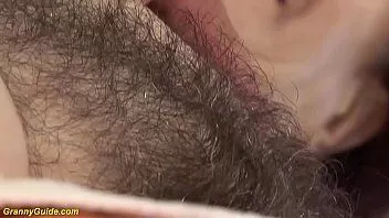 Riproduci grasso si è pettinato la figa dopo di che ha fatto sesso