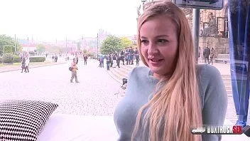 Redare Alexa e rusinoasa nu a mai facut sex in public niciodata