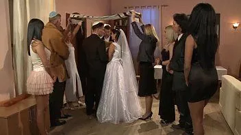 تشغيل استغل من قبل الكاهن قبل الزفاف
