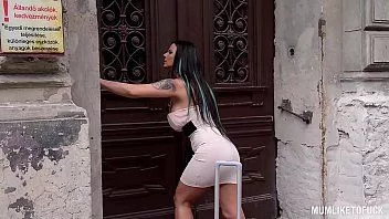 Reproducir La mejor milf que se folla a dos hombres por el culo y el coño