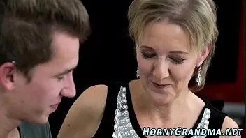 Reproduzir Babardita Cu Japca A Milf com cabelo curto Oral pênis do marido
