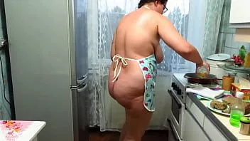 Play This fat mom cooks in her naked pussy and then masturbates with a banana
