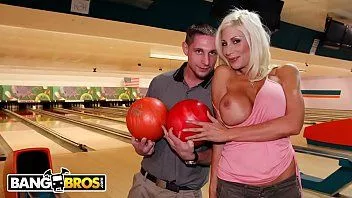 Play The blonde with beautiful tits rides intensely a cock
