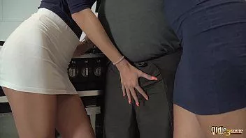 Reproduzir Meninas Que Metem A Buceta Na Boca Do Jovem E Ele Quer Meter O Pau Na Boca Com Tudo