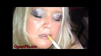 Reproducir Porno 2017 con un rumano fumando y chupando polla