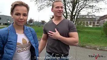 Redare Tarfa care danseaza in fata ta pentru ca excitarea sa apara si sa iti aline dorinta