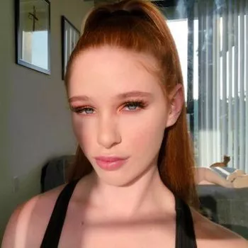 pornstar Scarlett Snow