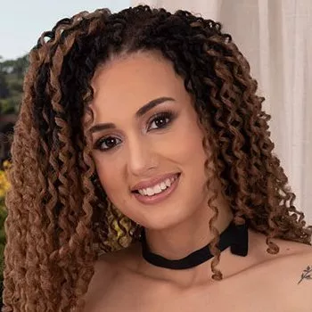pornstar Luara Amaral